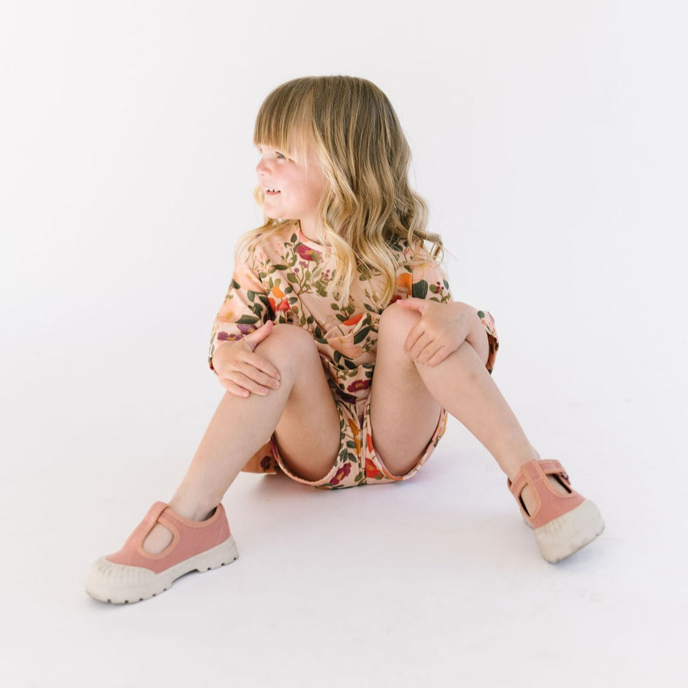 THE BLOOM SET IN BOTANICAL