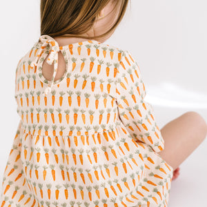 THE BLOOM SET IN CARROTS